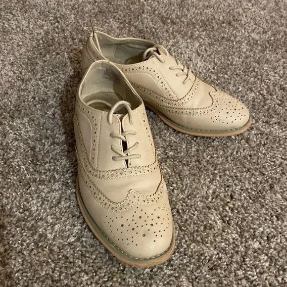 Women’s wingtip shoes - Picture 1 of 6
